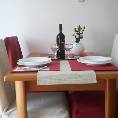 Apartman Ruhiges Mit Terrasse In Strandnaehe By Interhome