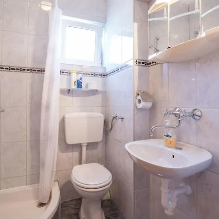 Apartmán Ruhiges Mit Terrasse In Strandnaehe By Interhome *