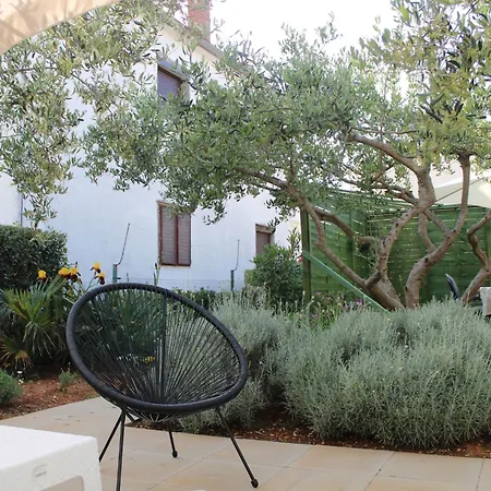 Ruhiges Mit Terrasse In Strandnaehe By Interhome * Zadar