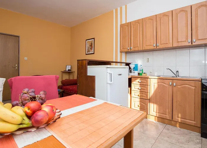 Apartman Ruhiges Mit Terrasse In Strandnaehe By Interhome Zadar