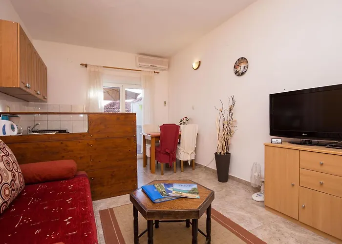 Apartman Ruhiges Mit Terrasse In Strandnaehe By Interhome Zadar