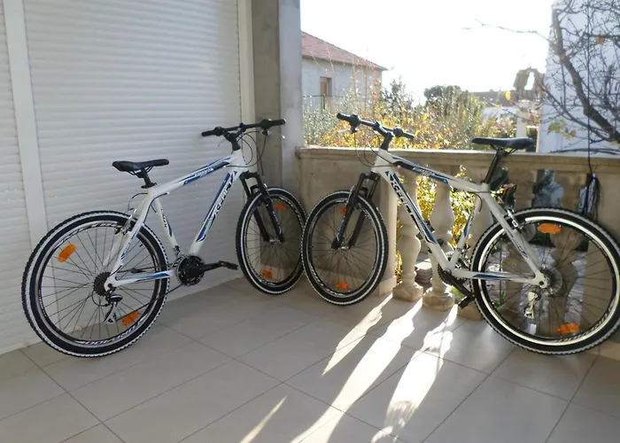 Apartman Ruhiges Mit Terrasse In Strandnaehe By Interhome Zadar
