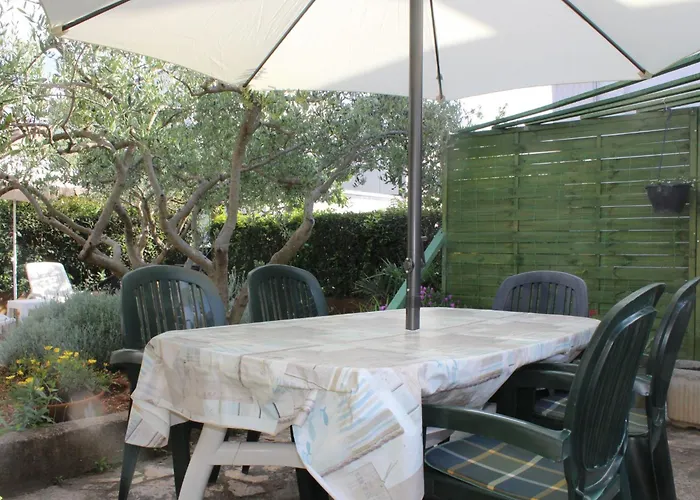 Apartman Ruhiges Mit Terrasse In Strandnaehe By Interhome *