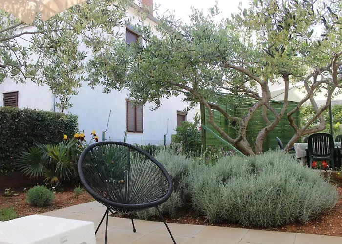 Ruhiges Mit Terrasse In Strandnaehe By Interhome * ザダル