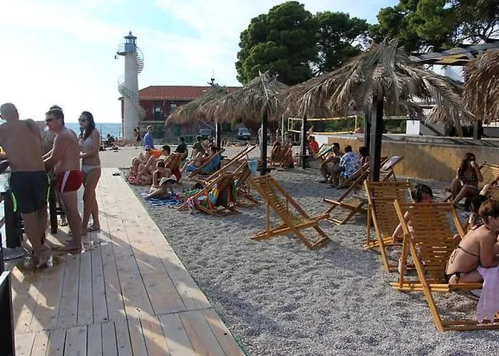 Ruhiges Mit Terrasse In Strandnaehe By Interhome * ザダル