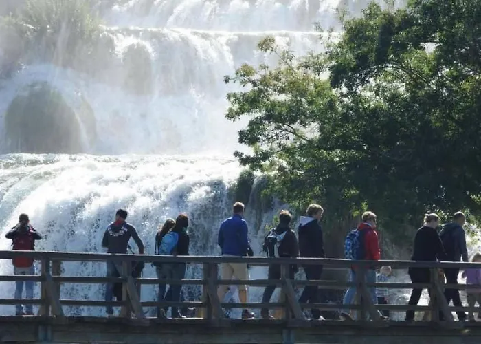 Ruhiges Mit Terrasse In Strandnaehe By Interhome アパート *