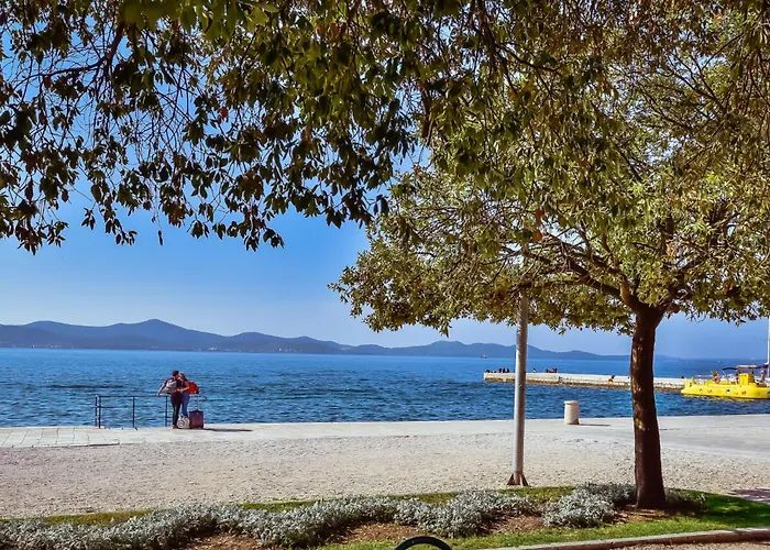 Ruhiges Mit Terrasse In Strandnaehe By Interhome ザダル