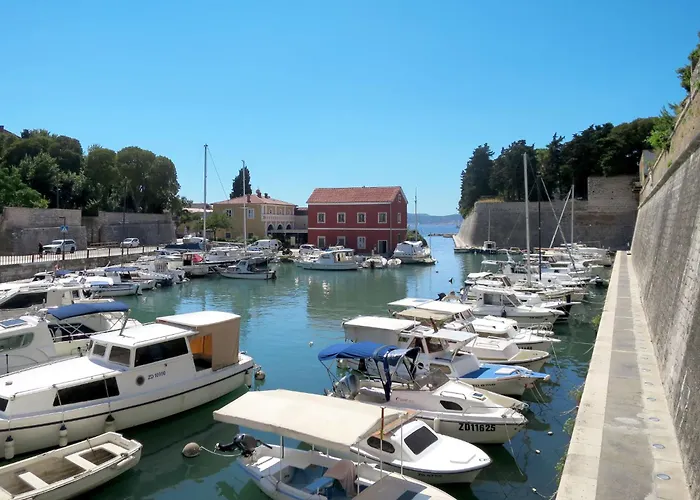 Ruhiges Mit Terrasse In Strandnaehe By Interhome アパート *